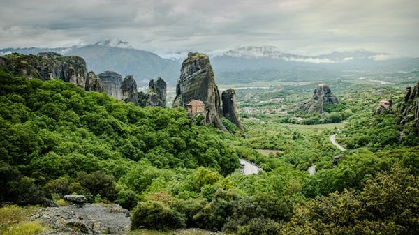 Comment organiser une visite des monastères suspendus de Meteora, Grèce?