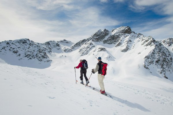 Comment planifier une randonnée dans les montagnes de Zagros, Iran : itinéraires et équipements ?